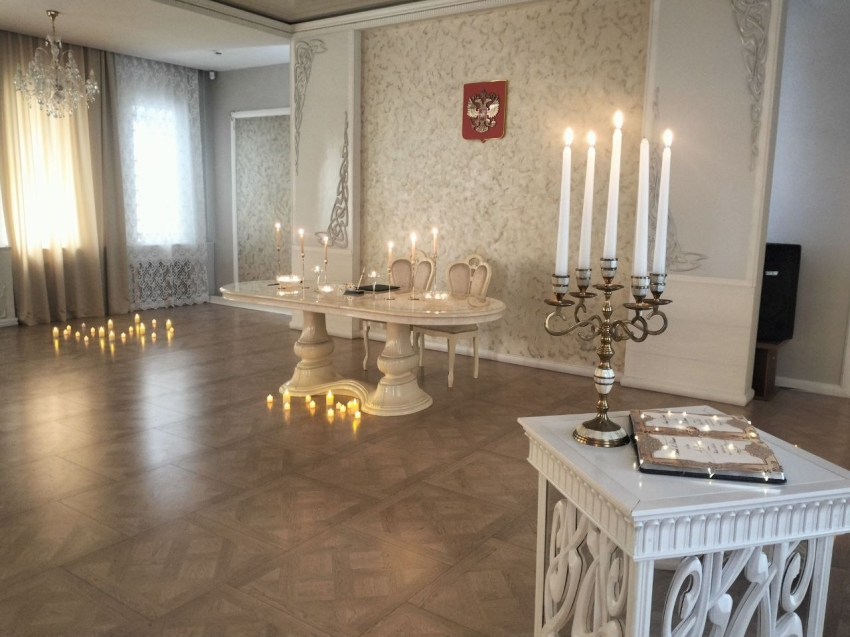 14 пар зарегистрировали брак в новом формате «На закате при свечах»